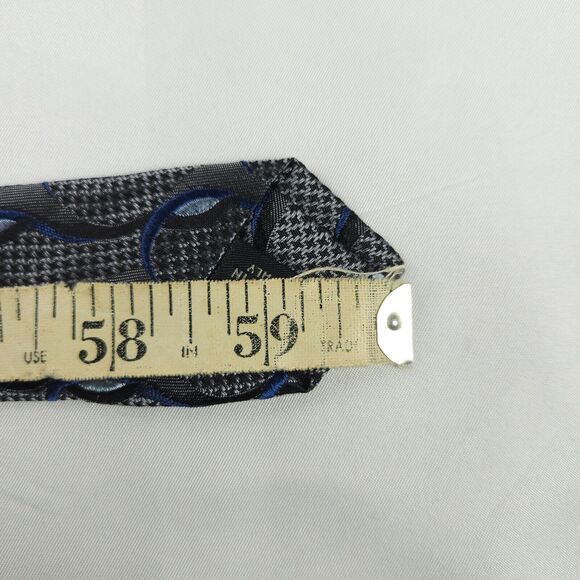 2 Jos A Bank Signature Collection Geometric Silk Tie Made In USA & Italy - Picture 9 of 10